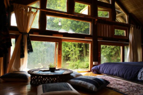 PIEU HOUSE BAMBOO FOREST - ATTIC ROOM with BIG GLASS WINDOWS